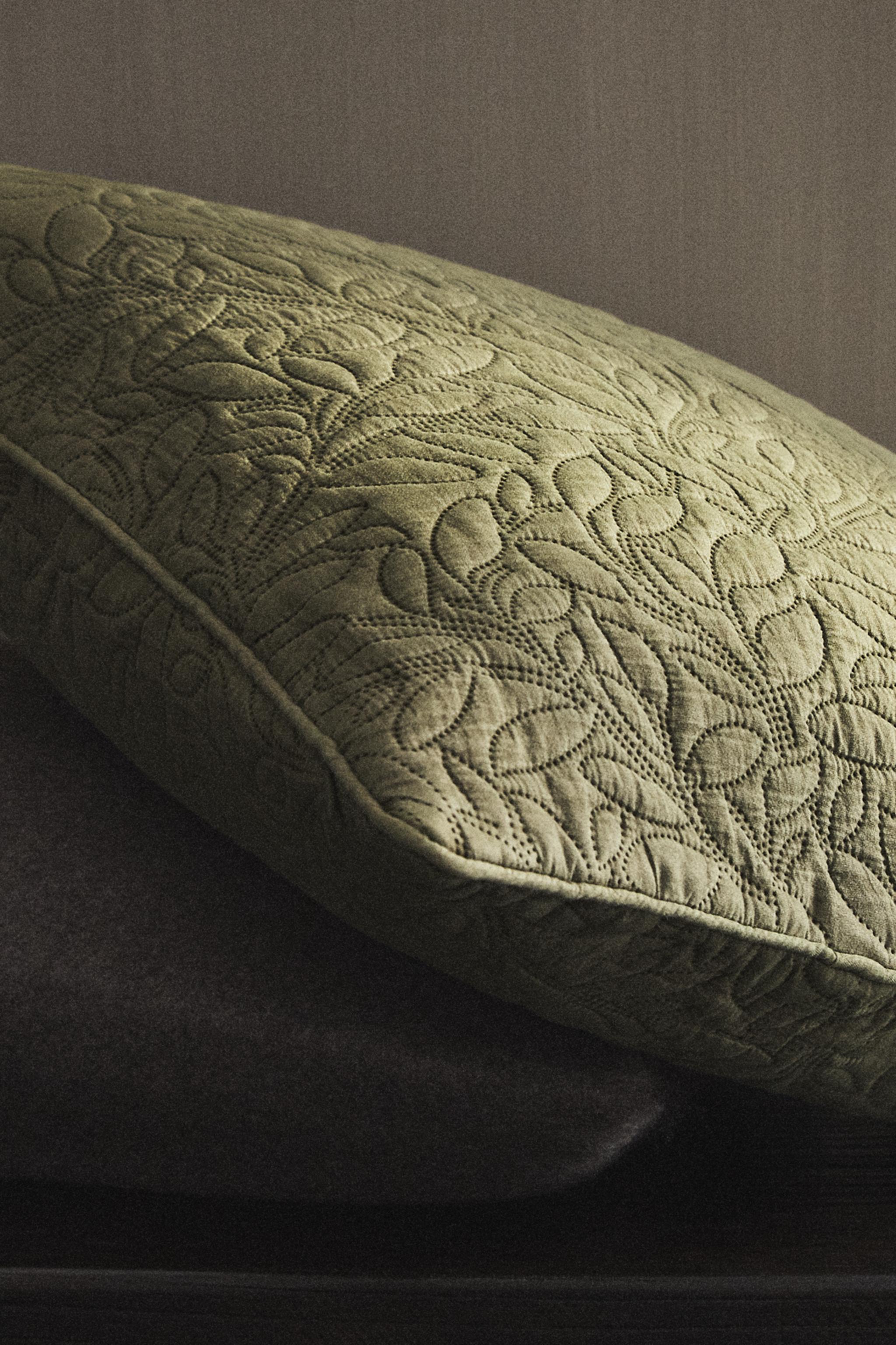 QUILTED THROW PILLOW COVER WITH LEAVES